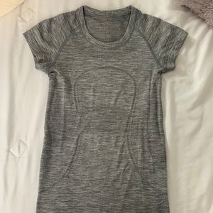 Lululemon tee shirt